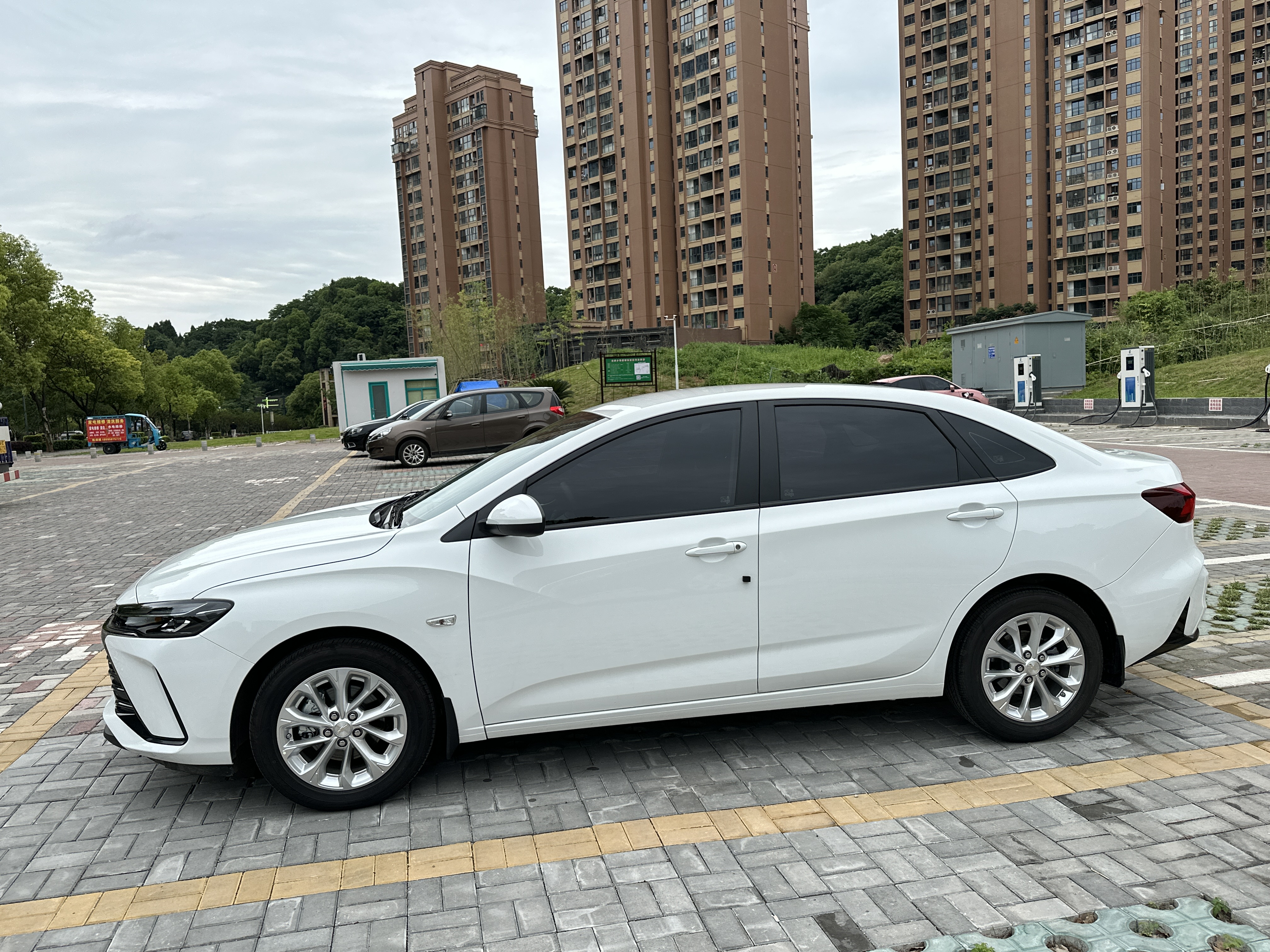 广州租车 广州火车东站租车公司 自驾租车 租车热线13360085394