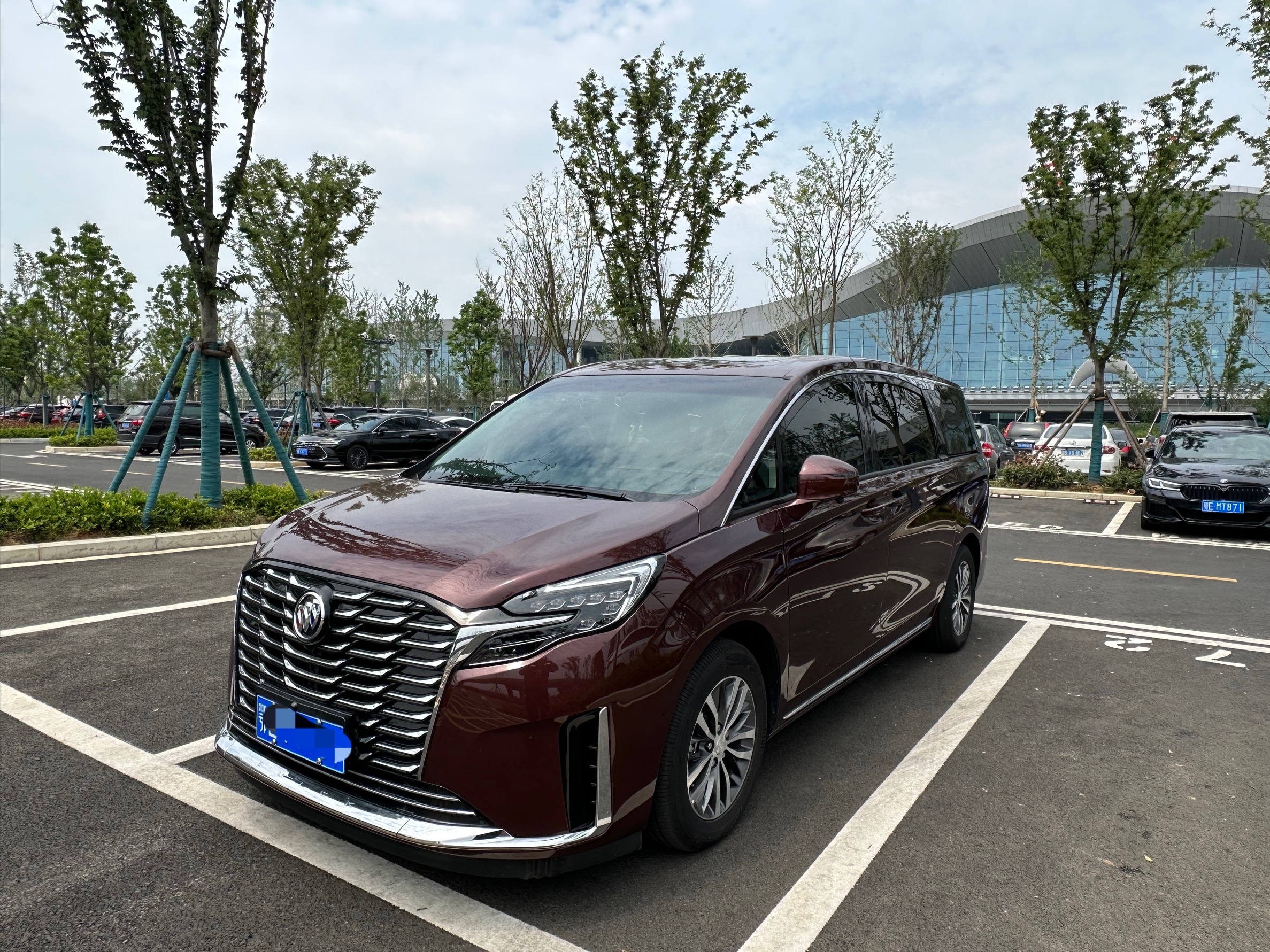 广州三峡机场接机送机 7座别克GL8商务车 租车热线13360085394